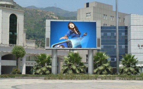 戶(hù)外led屏在雨季如何預(yù)防雷電呢？