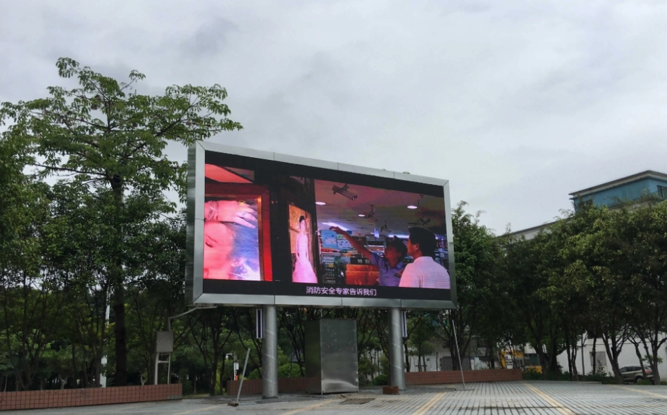 成都LED顯示屏：探索防護(hù)壁壘，防水防塵技術(shù)剖析