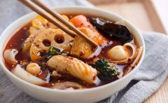 知名麻辣燙出現(xiàn)食品安全問(wèn)題，如何保障吃的安全？